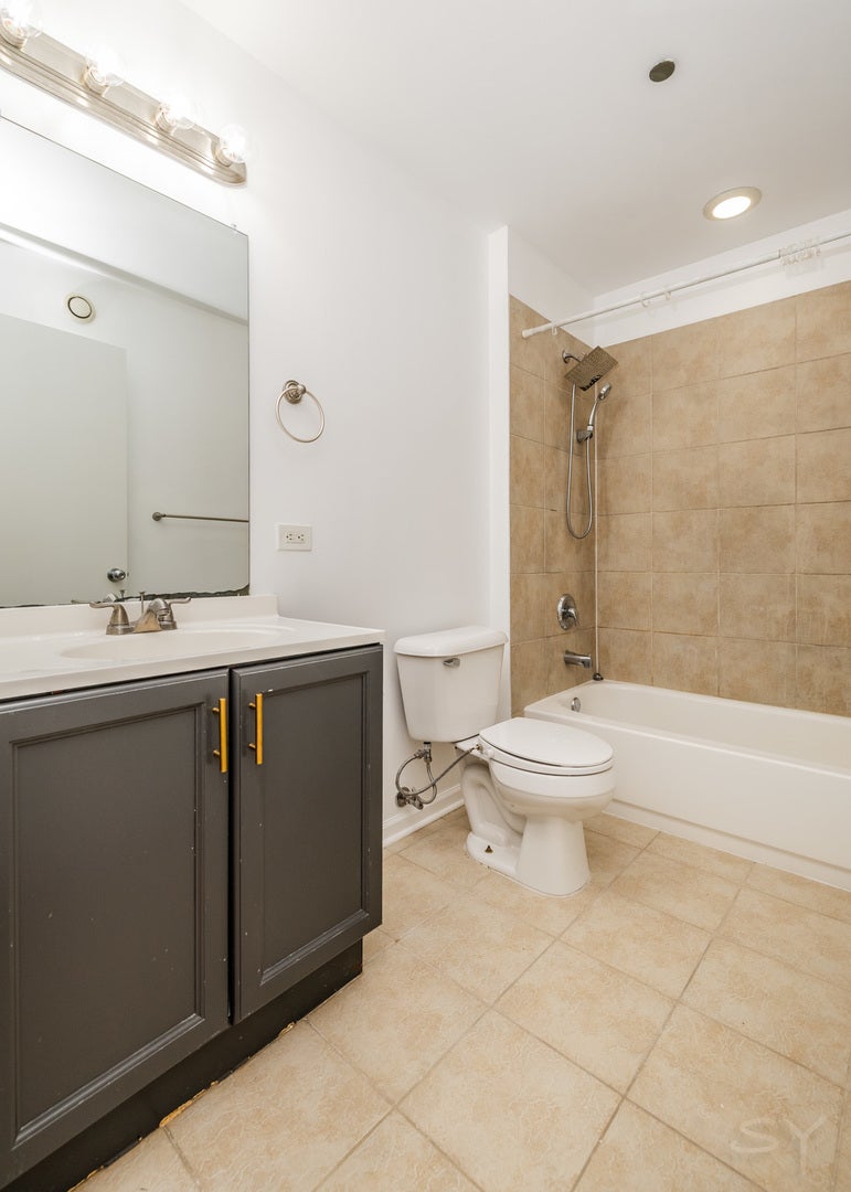 1122 W Catalpa Avenue 616