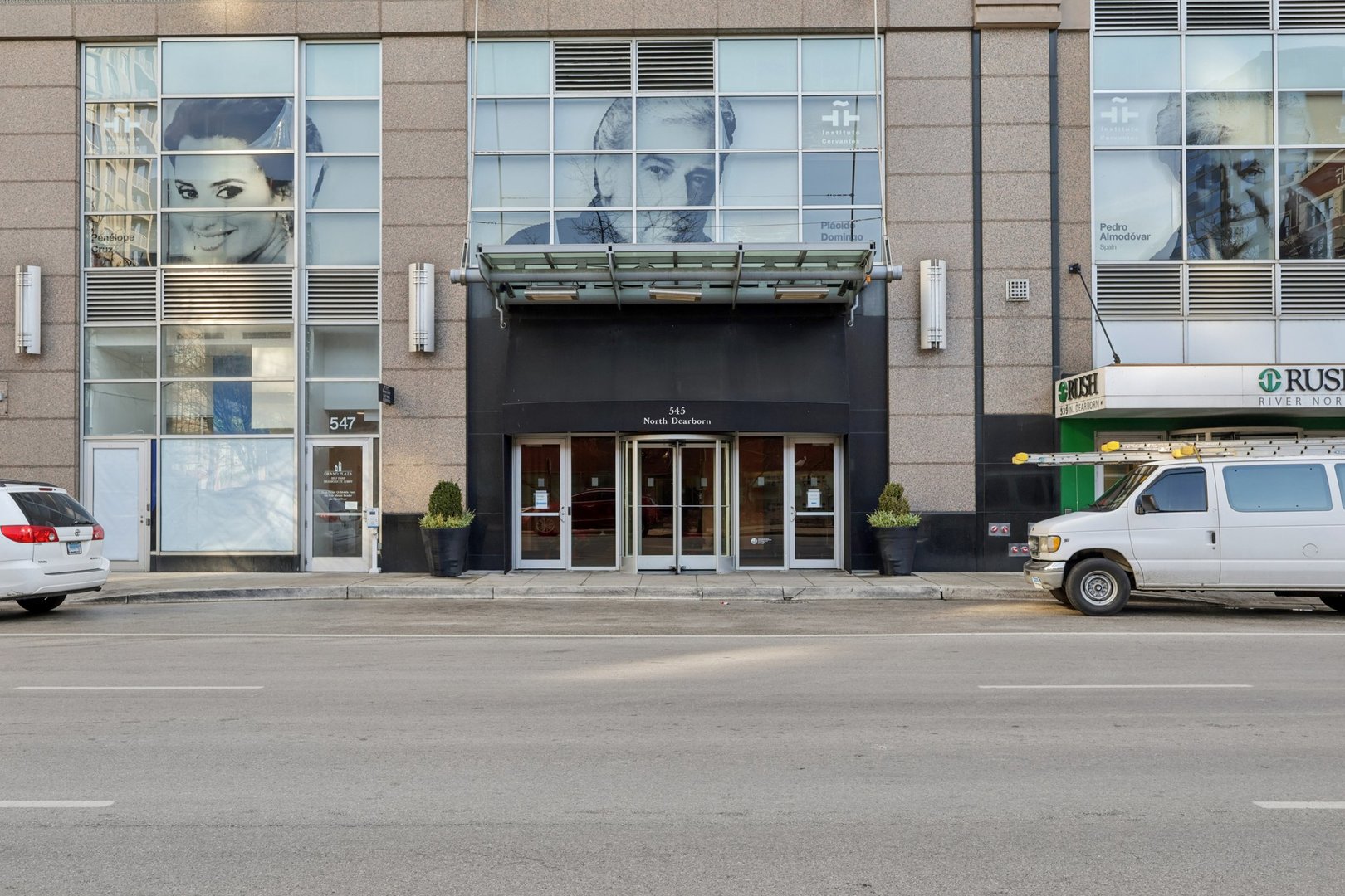 545 N Dearborn Street W2905