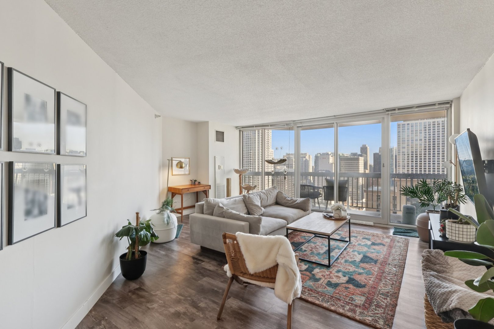 545 N Dearborn Street W2905