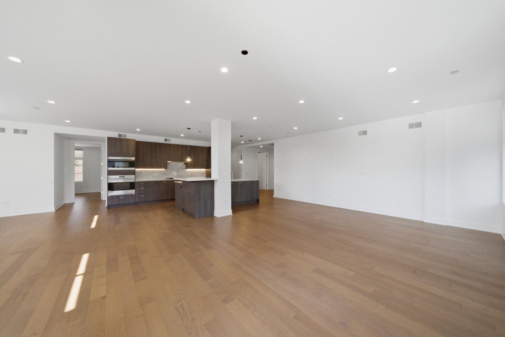 434 W Melrose Street 401
