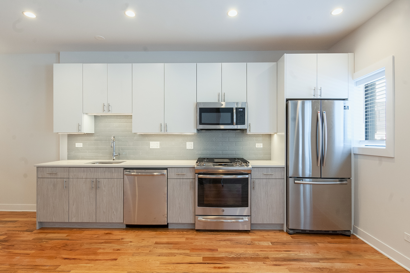 1552 N La Salle Drive 301