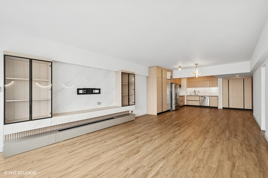 175 E Delaware Place 6021