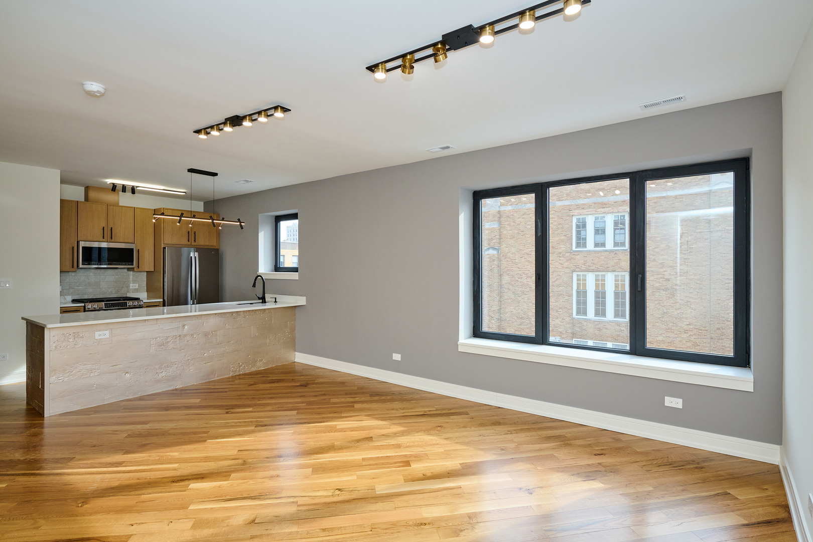 5200 N Winthrop Avenue 2S