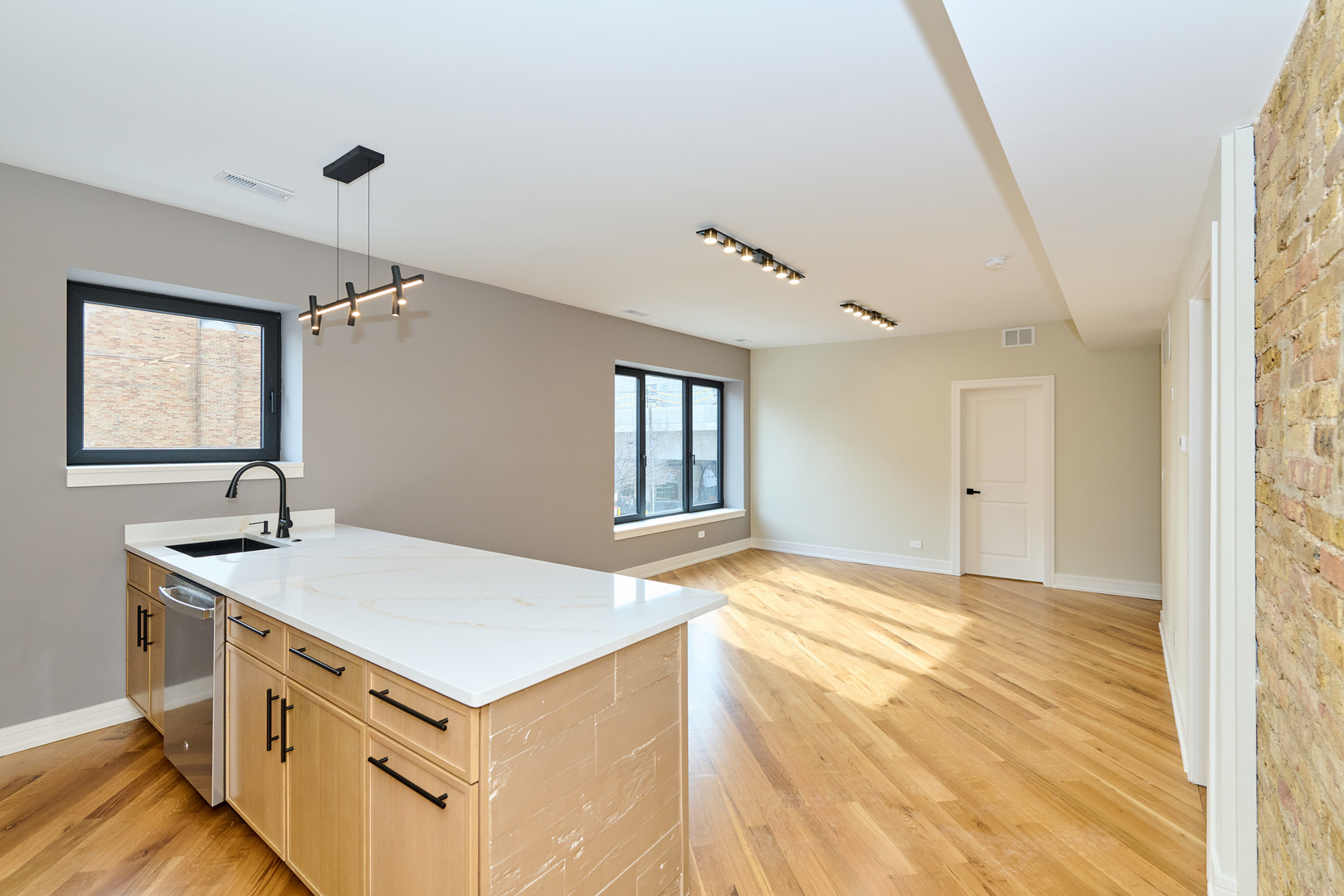 5200 N Winthrop Avenue 2S