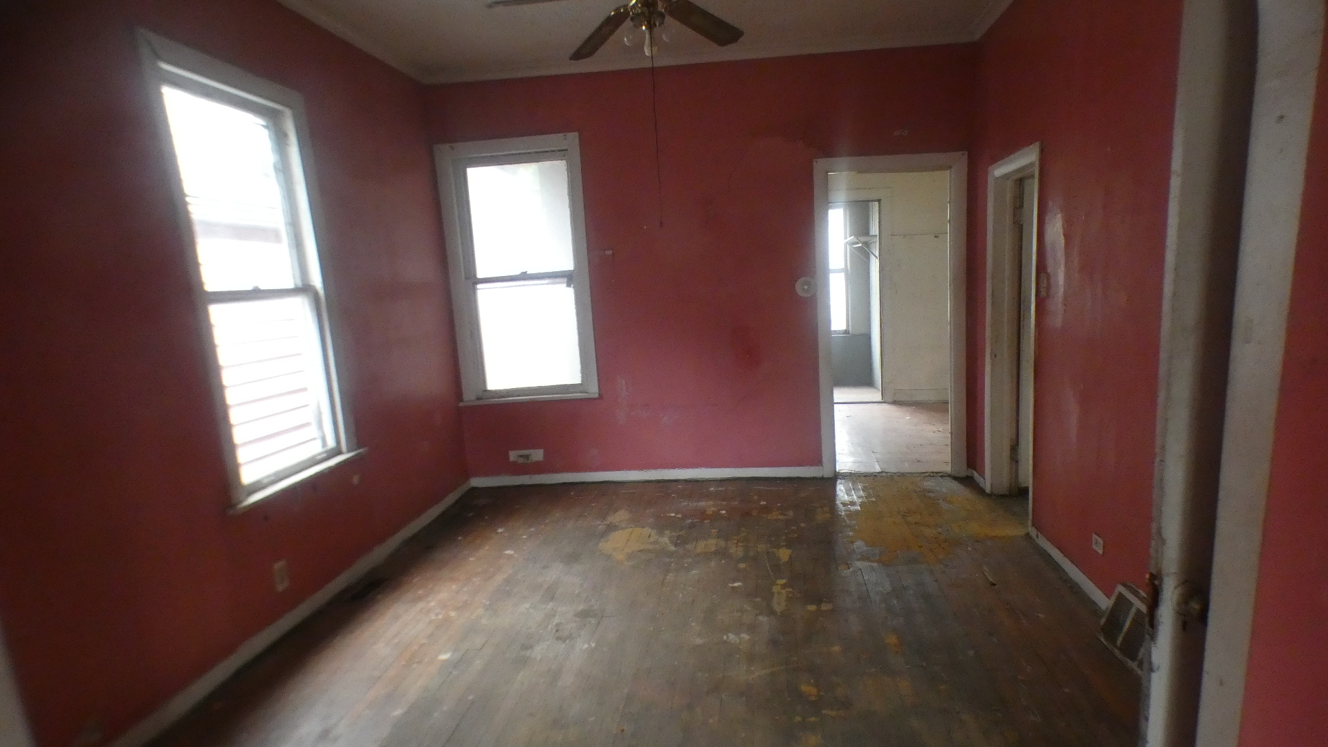 2047 W 67th Place