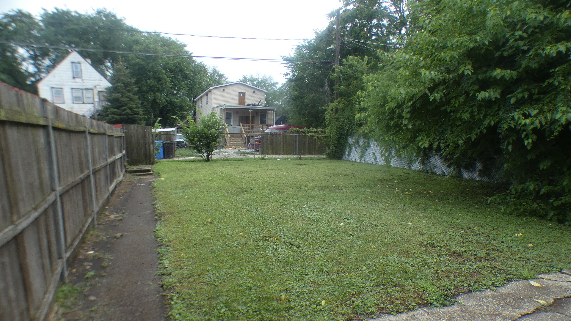 2047 W 67th Place