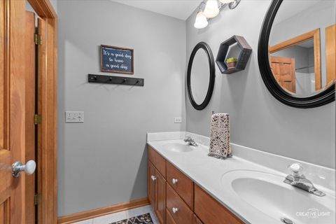 Tiny photo for 611 Pine Street, Sugar Grove, IL 60554 (MLS # 12503228)