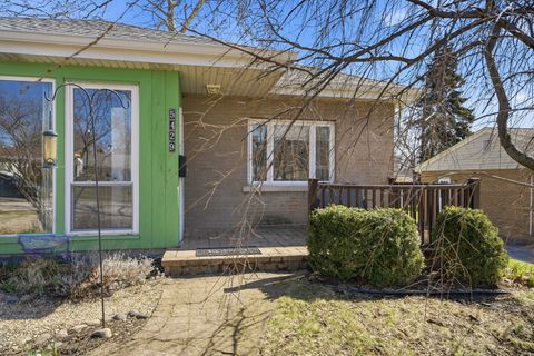 Tiny photo for 5429 Benton Avenue, Downers Grove, IL 60515 (MLS # 12589347)