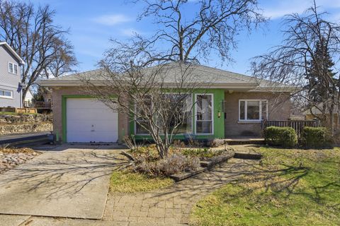 Photo of 5429 Benton Avenue, Downers Grove, IL 60515 (MLS # 12589347)