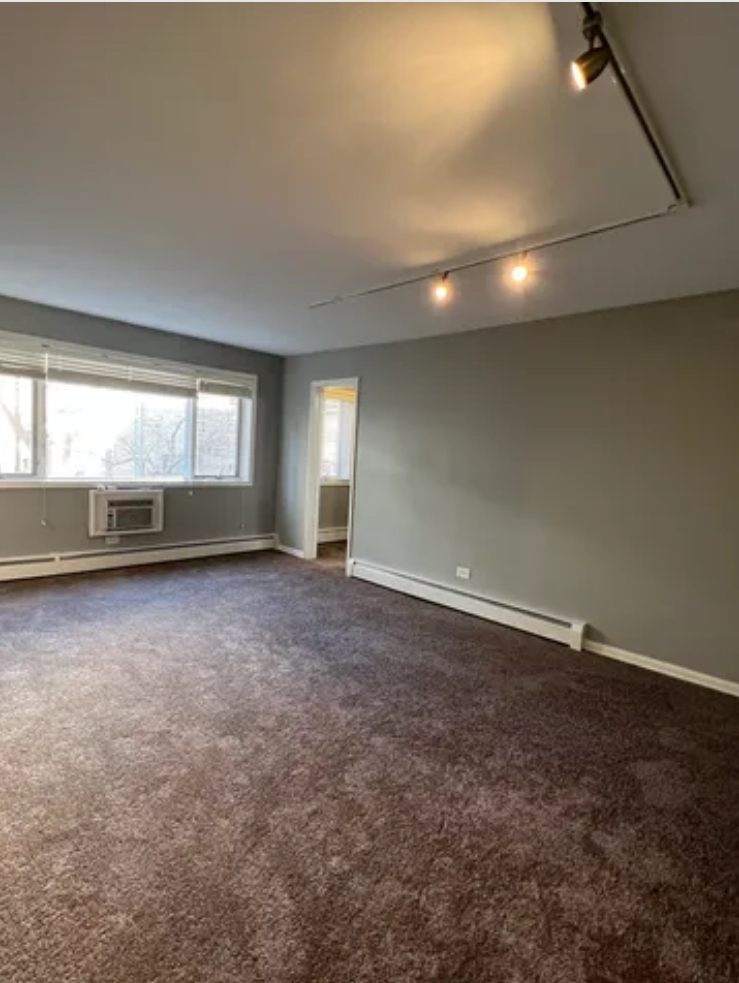 426 W Barry Avenue 211