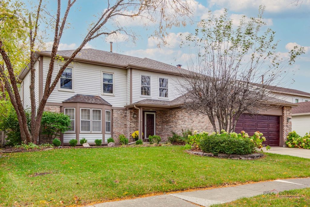 Photo for 60 E Fabish Drive, Buffalo Grove, IL 60089 (MLS # 12524420)