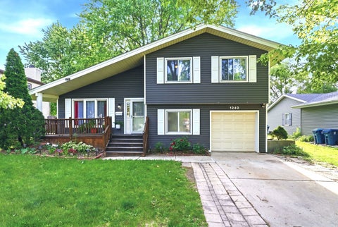 Photo of 1240 Foxcroft Drive, Aurora, IL 60506 (MLS # 12616789)