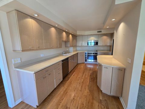 Tiny photo for 1005 Bonnie Brae Place #5F, River Forest, IL 60305 (MLS # 12629351)