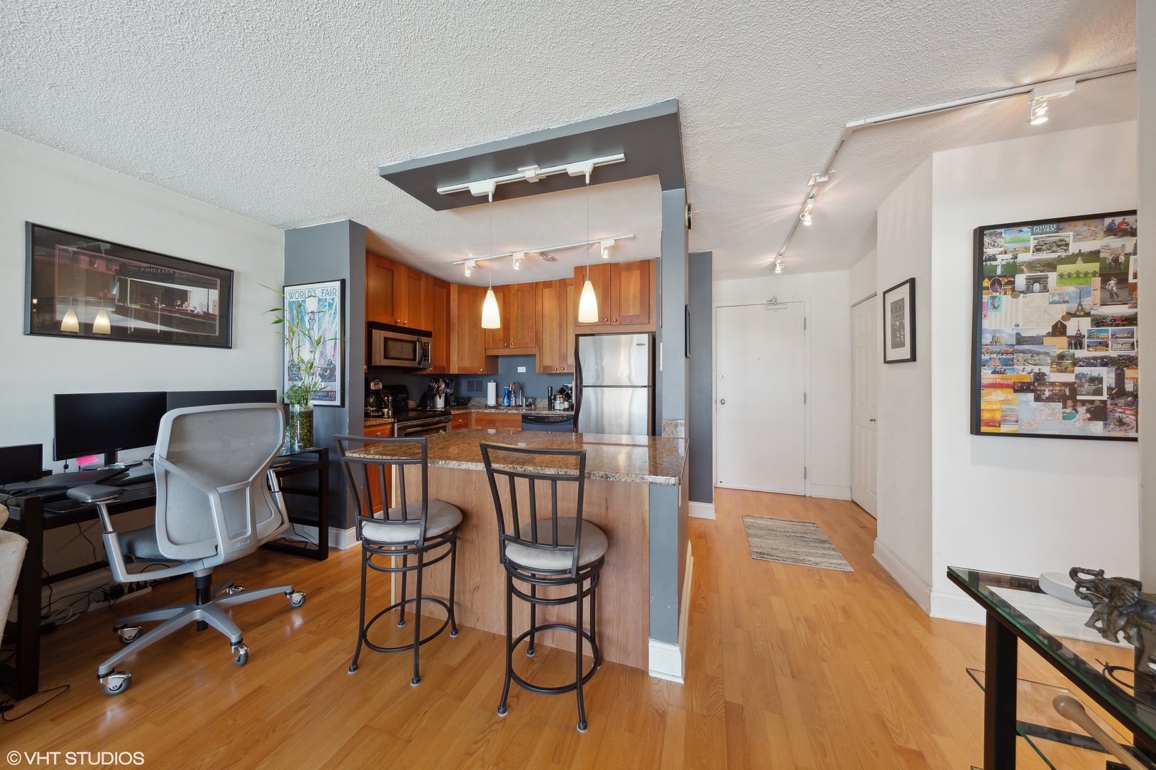 450 W Briar Place 8M