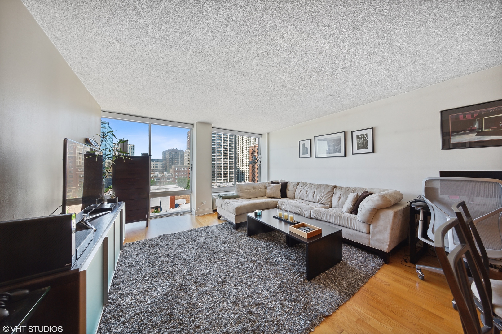 450 W Briar Place 8M