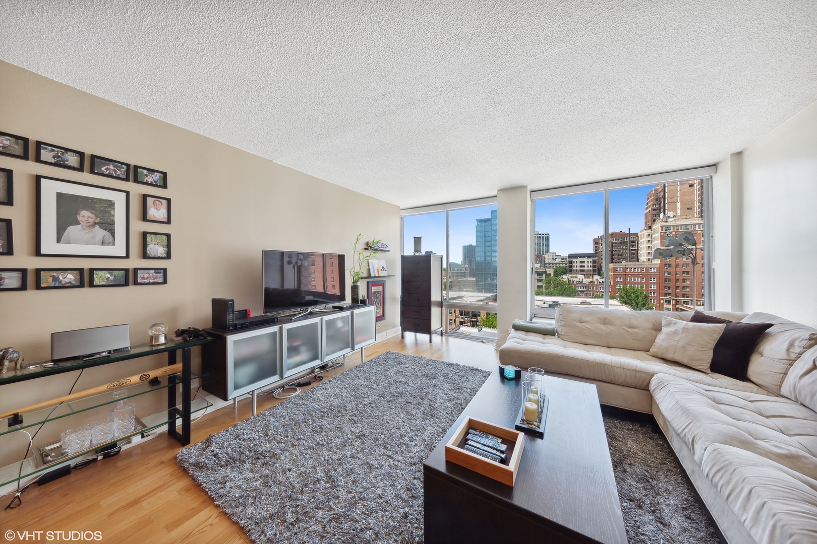 450 W Briar Place 8M