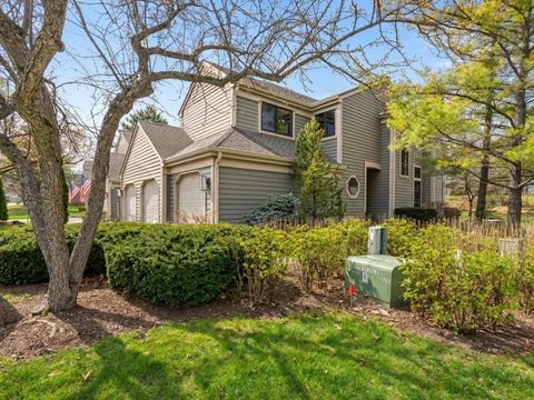 Photo of 374 White Oak Lane #1190, Lake Barrington, IL 60010 (MLS # 12572379)