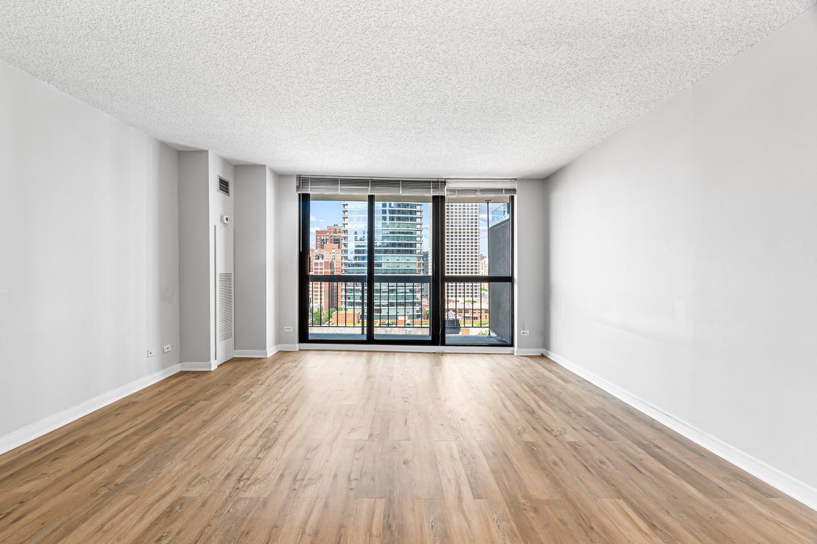 33 W Delaware Place 14F