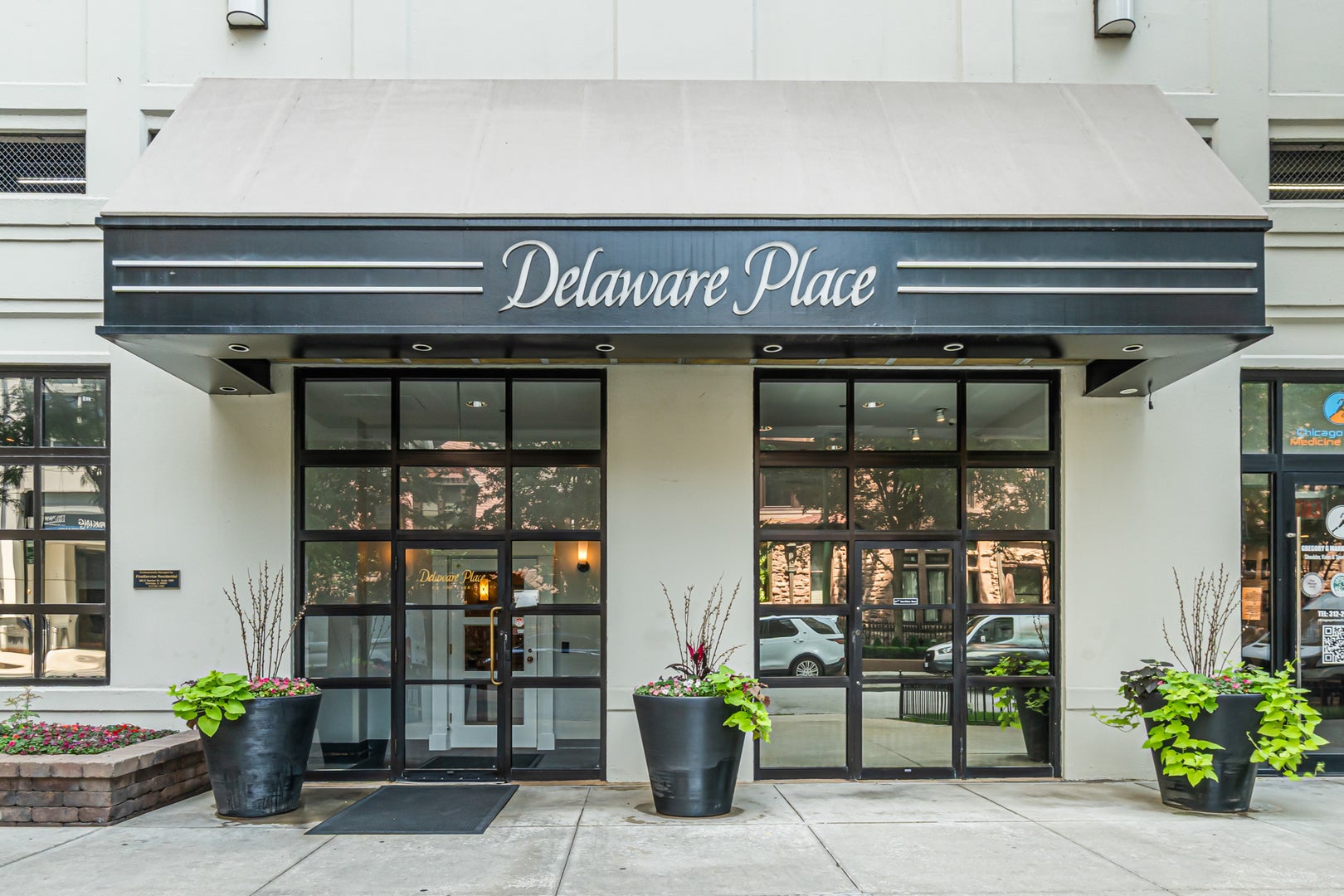 33 W Delaware Place 14F