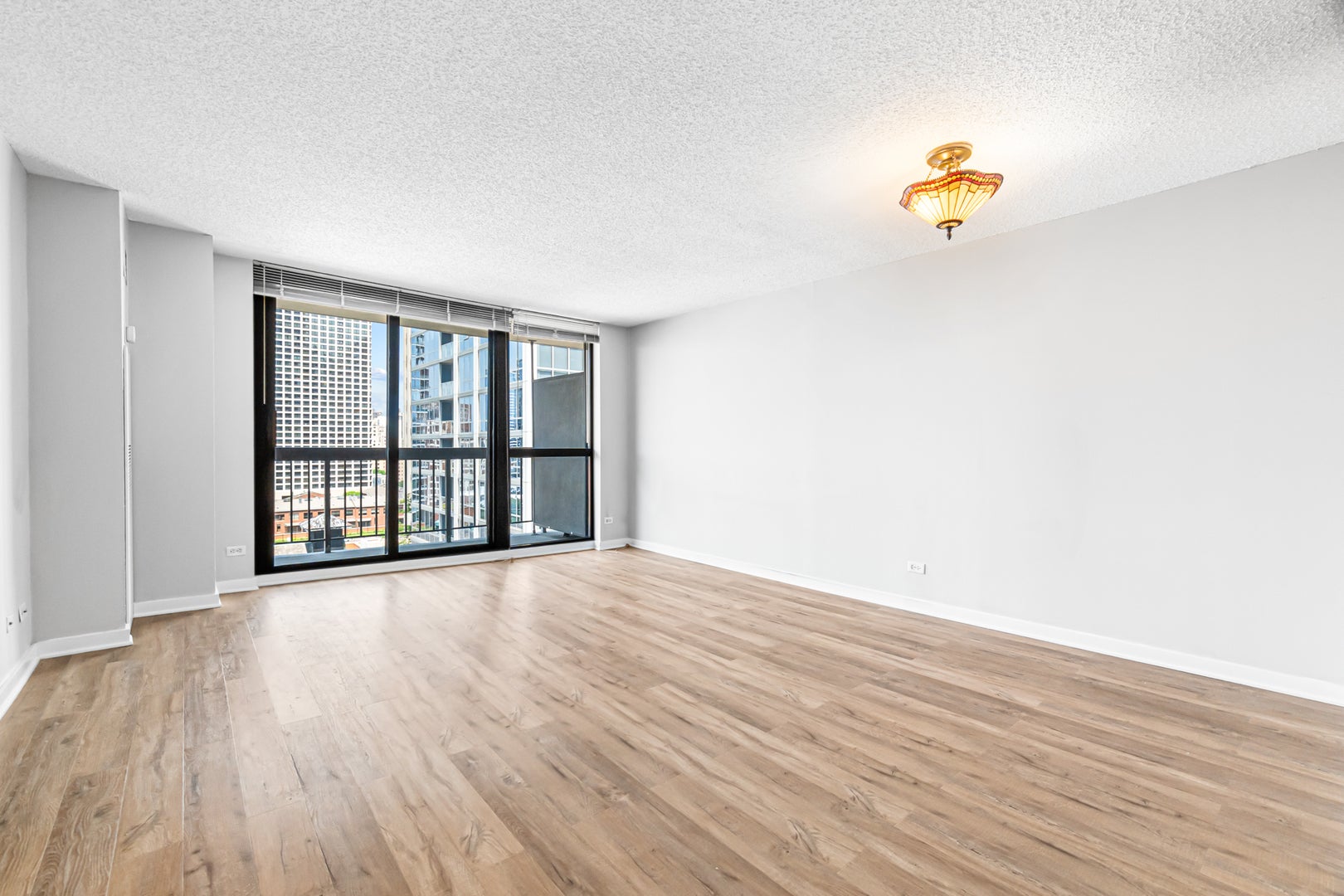 33 W Delaware Place 14F