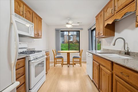 Tiny photo for 1010 E Glavin Court #1807, Palatine, IL 60074 (MLS # 12522628)