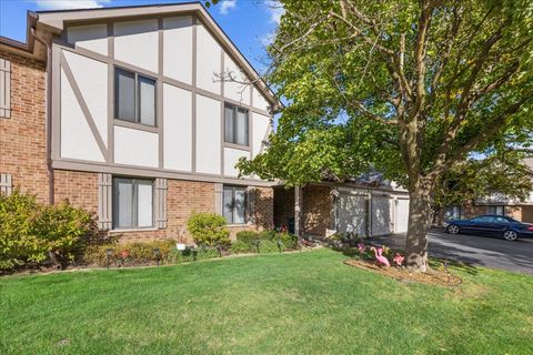 Tiny photo for 1010 E Glavin Court #1807, Palatine, IL 60074 (MLS # 12522628)