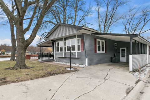 221 Big Peninsula Elgin IL 60123