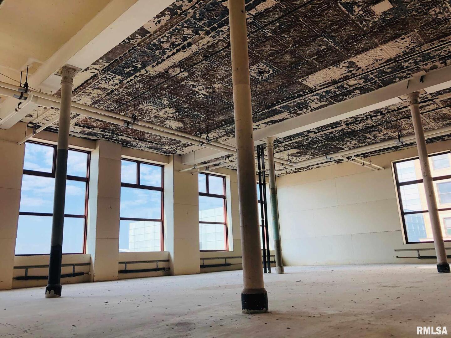 131 W 2ND Street 305