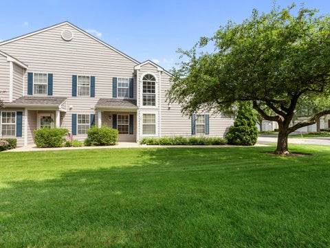 Tiny photo for 4 Truman Court #B, Streamwood, IL 60107 (MLS # 12698869)