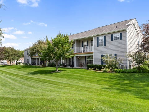 Tiny photo for 4 Truman Court #B, Streamwood, IL 60107 (MLS # 12698869)