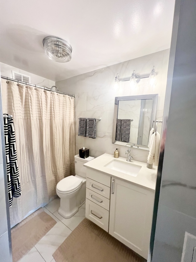 1340 N Astor Street 2105