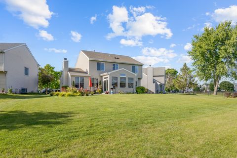 Tiny photo for 12 Baldwin Court, Lake In The Hills, IL 60156 (MLS # 12469360)