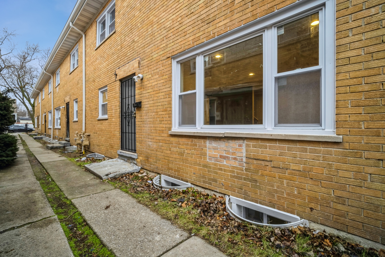 View Chicago, IL 60649 townhome