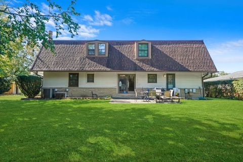 Tiny photo for 245 Tanglewood Court, Elk Grove Village, IL 60007 (MLS # 12526991)