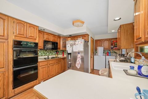 Tiny photo for 245 Tanglewood Court, Elk Grove Village, IL 60007 (MLS # 12526991)