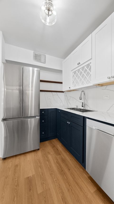 Tiny photo for 40 E Cedar Street #18A, Chicago, IL 60611 (MLS # 12620689)