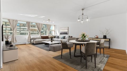 Tiny photo for 40 E Cedar Street #18A, Chicago, IL 60611 (MLS # 12620689)