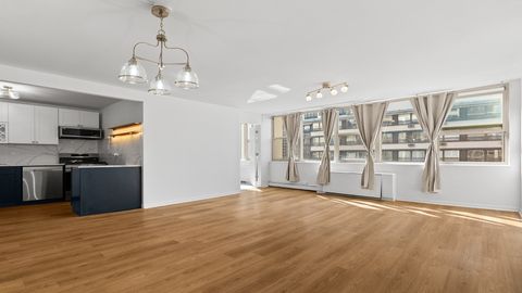 Tiny photo for 40 E Cedar Street #18A, Chicago, IL 60611 (MLS # 12620689)