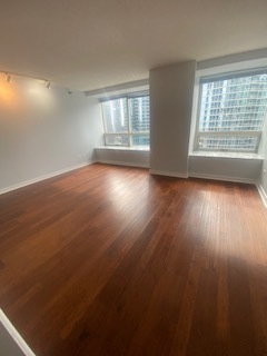 512 N MCCLURG Court 1509