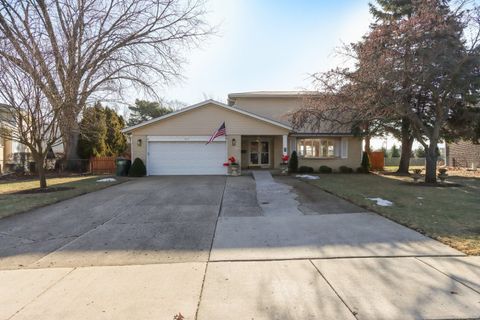 Photo of 2019 E Avon Lane, Arlington Heights, IL 60004 (MLS # 12597991)