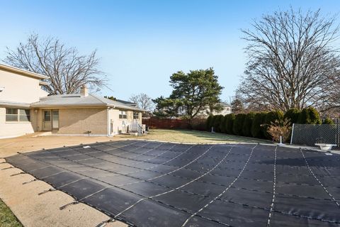 Tiny photo for 2019 E Avon Lane, Arlington Heights, IL 60004 (MLS # 12597991)