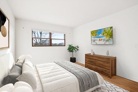 Tiny photo for 2019 E Avon Lane, Arlington Heights, IL 60004 (MLS # 12597991)