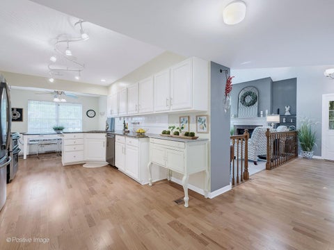 Tiny photo for 30W032 Laurel Court, Warrenville, IL 60555 (MLS # 12660962)