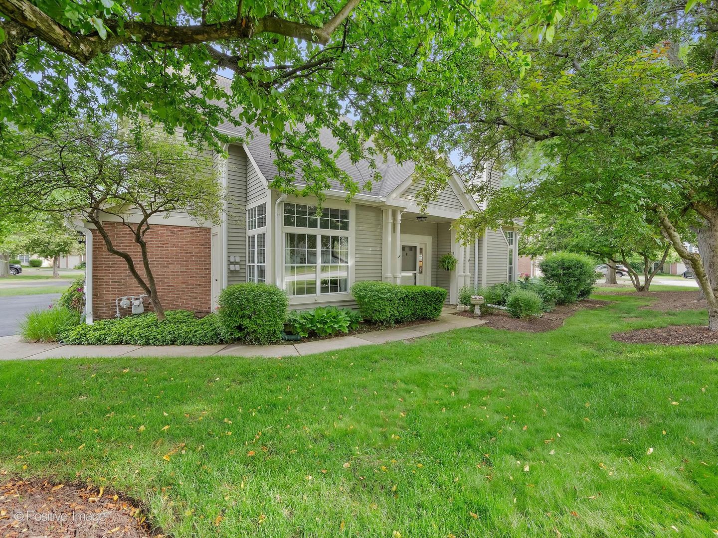 30W032 Laurel Court