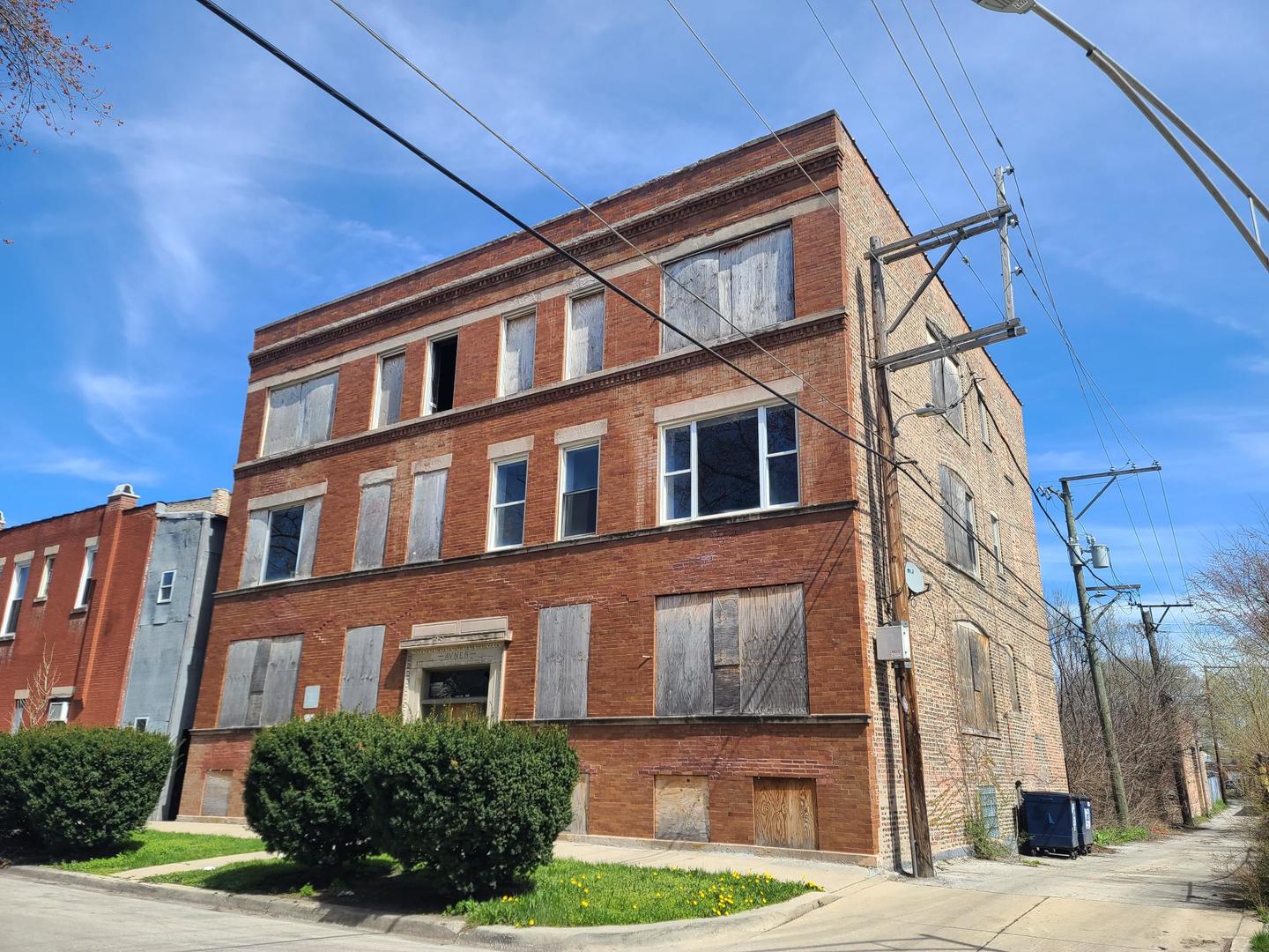 935 E 75th Street