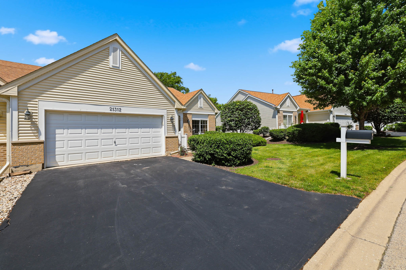 21312 W Douglas Lane