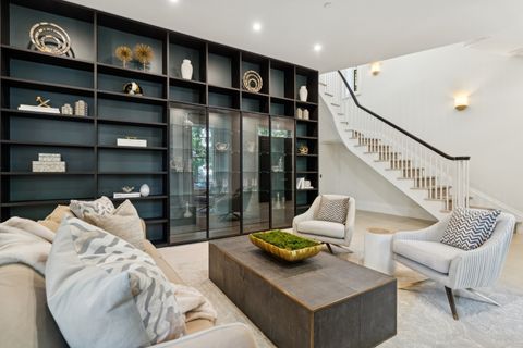 Tiny photo for 545 W Dickens Avenue, Chicago, IL 60614 (MLS # 12375805)