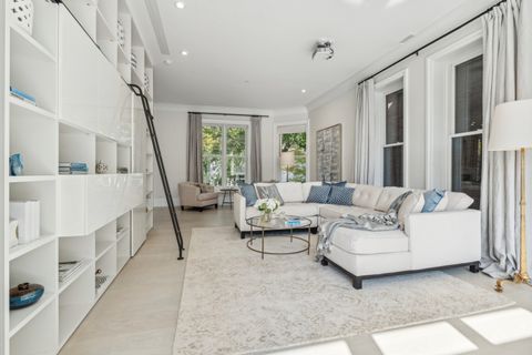 Tiny photo for 545 W Dickens Avenue, Chicago, IL 60614 (MLS # 12375805)