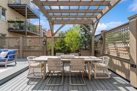 Tiny photo for 545 W Dickens Avenue, Chicago, IL 60614 (MLS # 12375805)