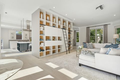 Tiny photo for 545 W Dickens Avenue, Chicago, IL 60614 (MLS # 12375805)